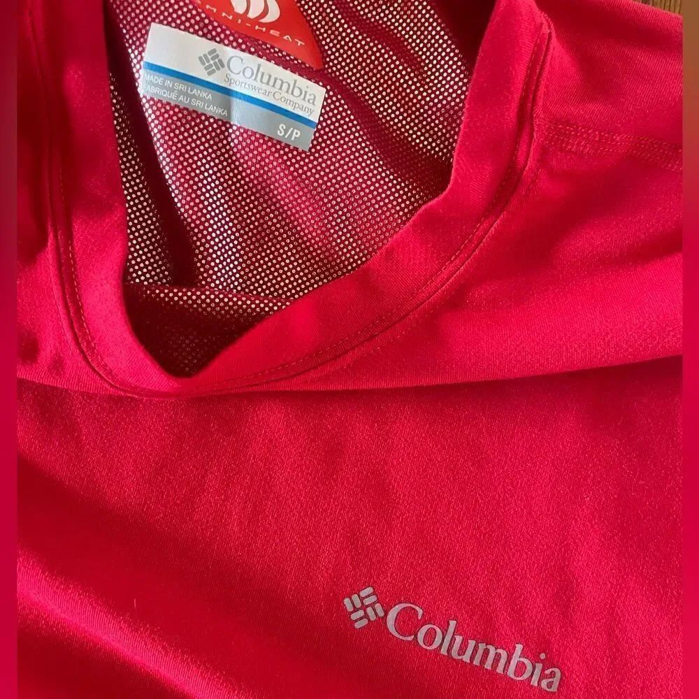 Men’s red Colombia top - Picture 2 of 2